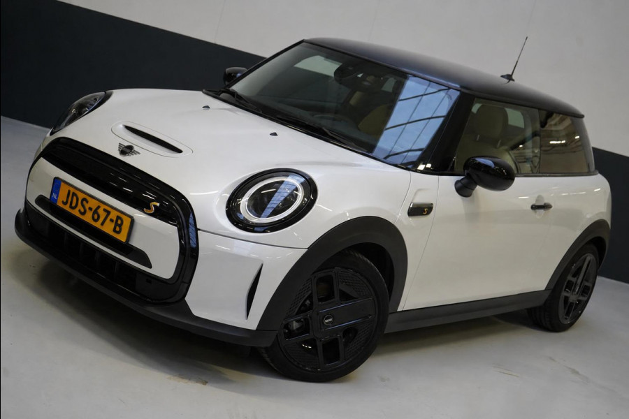 MINI Electric Classic 33 kWh | Zwart optiek | Navigatie | Stoelverwarming | Privacy Glass