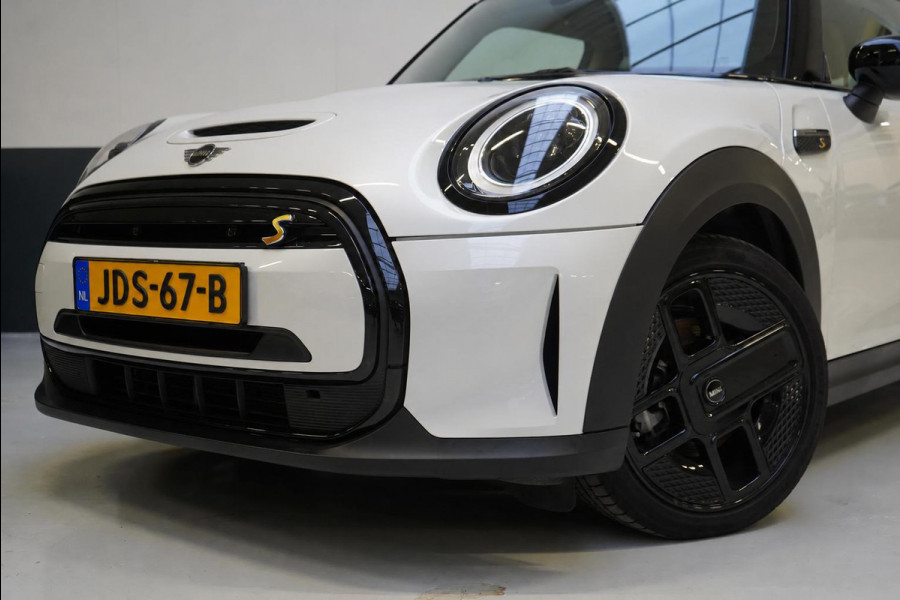 MINI Electric Classic 33 kWh | Zwart optiek | Navigatie | Stoelverwarming | Privacy Glass