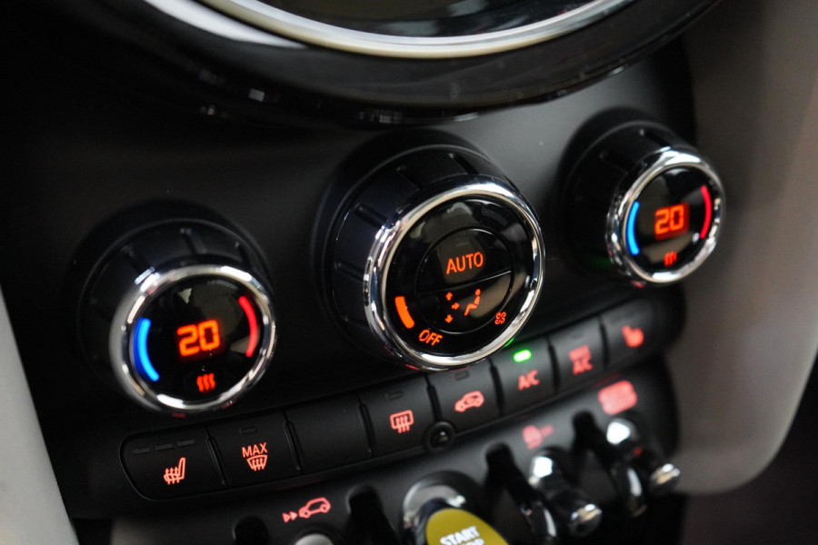 MINI Electric Classic 33 kWh | Zwart optiek | Navigatie | Stoelverwarming | Privacy Glass