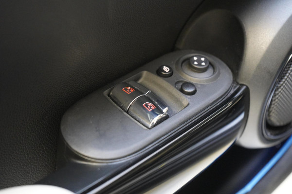 MINI Electric Classic 33 kWh | Zwart optiek | Navigatie | Stoelverwarming | Privacy Glass
