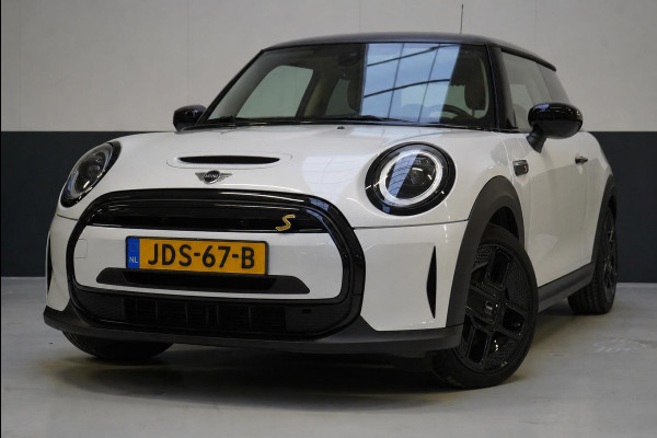 MINI Electric Classic 33 kWh | Zwart optiek | Navigatie | Stoelverwarming | Privacy Glass