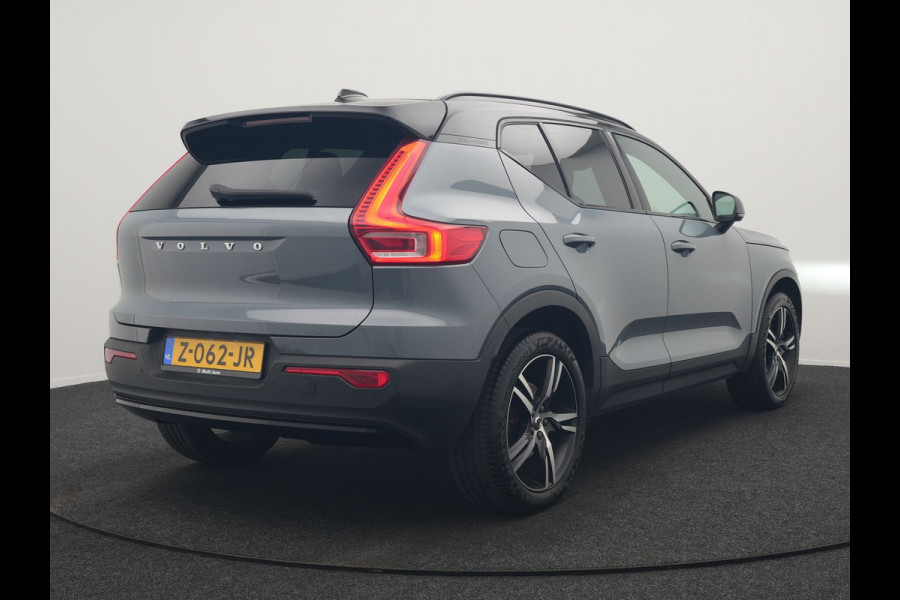 Volvo XC40 T5 Recharge R-Design PHEV 262pk Dealer O.H. | Trekhaak Af Fabriek | Camera | Alcantara Sportstoelen & Stuur Verwarmd | Keyless | Blis | Apple Carplay | Navigatie | DAB | Cruise Control | 19"L.M | Plug In Hybrid |
