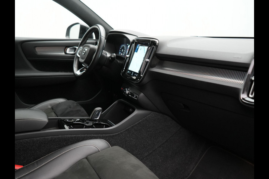 Volvo XC40 T5 Recharge R-Design PHEV 262pk Dealer O.H. | Trekhaak Af Fabriek | Camera | Alcantara Sportstoelen & Stuur Verwarmd | Keyless | Blis | Apple Carplay | Navigatie | DAB | Cruise Control | 19"L.M | Plug In Hybrid |