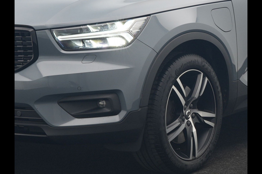 Volvo XC40 T5 Recharge R-Design PHEV 262pk Dealer O.H. | Trekhaak Af Fabriek | Camera | Alcantara Sportstoelen & Stuur Verwarmd | Keyless | Blis | Apple Carplay | Navigatie | DAB | Cruise Control | 19"L.M | Plug In Hybrid |