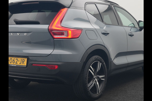 Volvo XC40 T5 Recharge R-Design PHEV 262pk Dealer O.H. | Trekhaak Af Fabriek | Camera | Alcantara Sportstoelen & Stuur Verwarmd | Keyless | Blis | Apple Carplay | Navigatie | DAB | Cruise Control | 19"L.M | Plug In Hybrid |