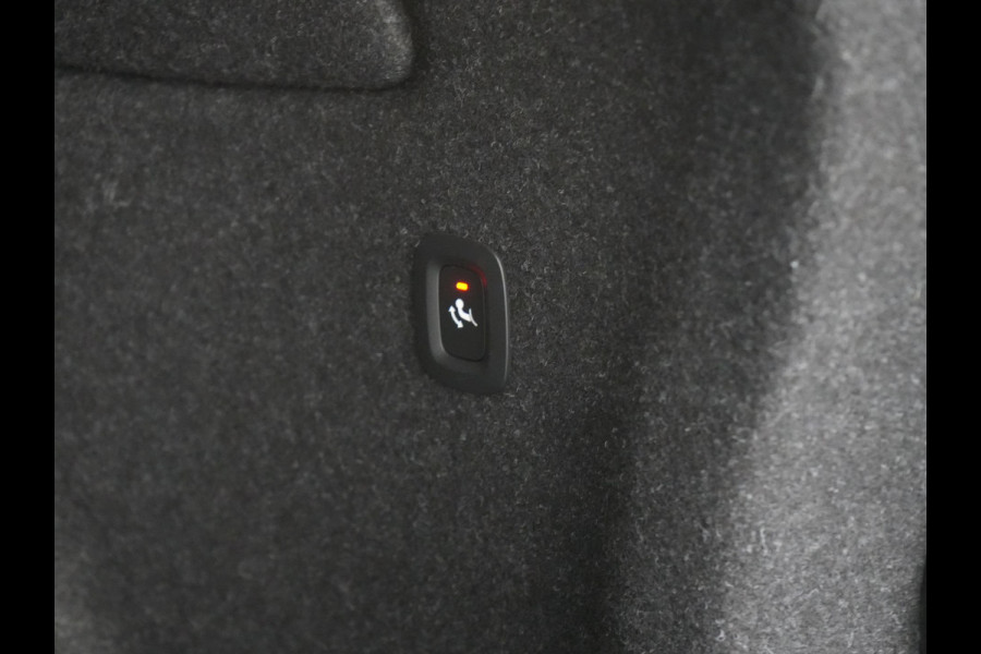 Volvo XC40 T5 Recharge R-Design PHEV 262pk Dealer O.H. | Trekhaak Af Fabriek | Camera | Alcantara Sportstoelen & Stuur Verwarmd | Keyless | Blis | Apple Carplay | Navigatie | DAB | Cruise Control | 19"L.M | Plug In Hybrid |
