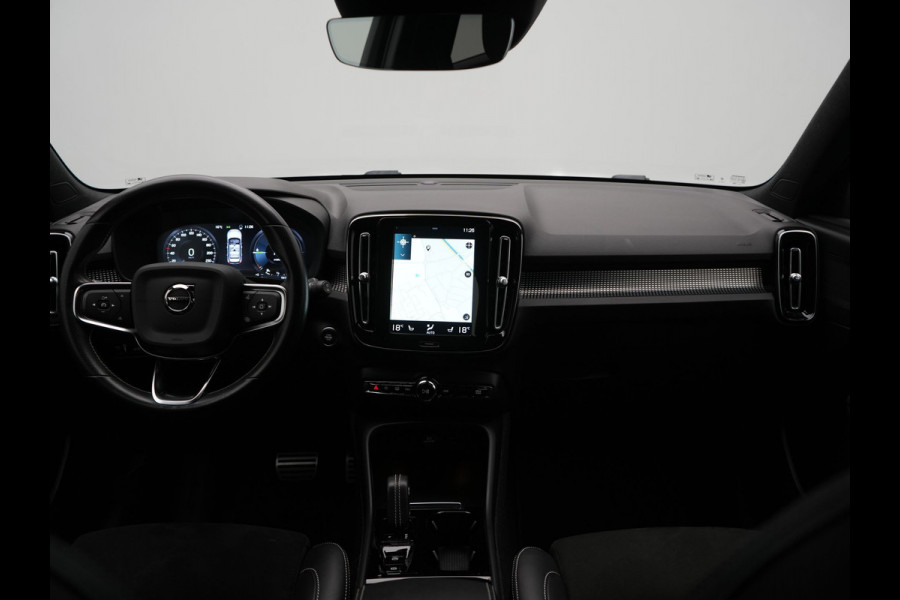 Volvo XC40 T5 Recharge R-Design PHEV 262pk Dealer O.H. | Trekhaak Af Fabriek | Camera | Alcantara Sportstoelen & Stuur Verwarmd | Keyless | Blis | Apple Carplay | Navigatie | DAB | Cruise Control | 19"L.M | Plug In Hybrid |
