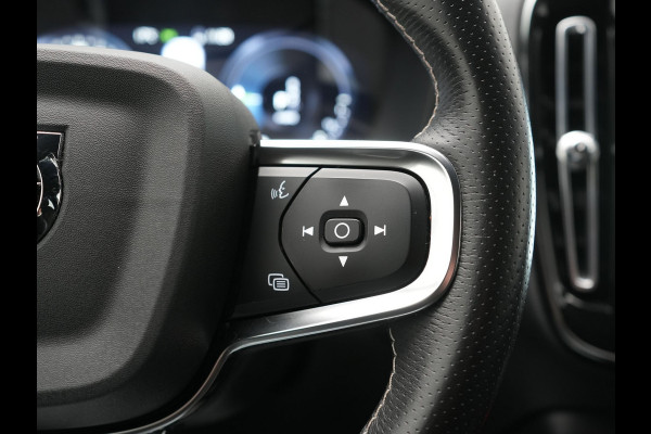 Volvo XC40 T5 Recharge R-Design PHEV 262pk Dealer O.H. | Trekhaak Af Fabriek | Camera | Alcantara Sportstoelen & Stuur Verwarmd | Keyless | Blis | Apple Carplay | Navigatie | DAB | Cruise Control | 19"L.M | Plug In Hybrid |