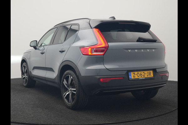 Volvo XC40 T5 Recharge R-Design PHEV 262pk Dealer O.H. | Trekhaak Af Fabriek | Camera | Alcantara Sportstoelen & Stuur Verwarmd | Keyless | Blis | Apple Carplay | Navigatie | DAB | Cruise Control | 19"L.M | Plug In Hybrid |