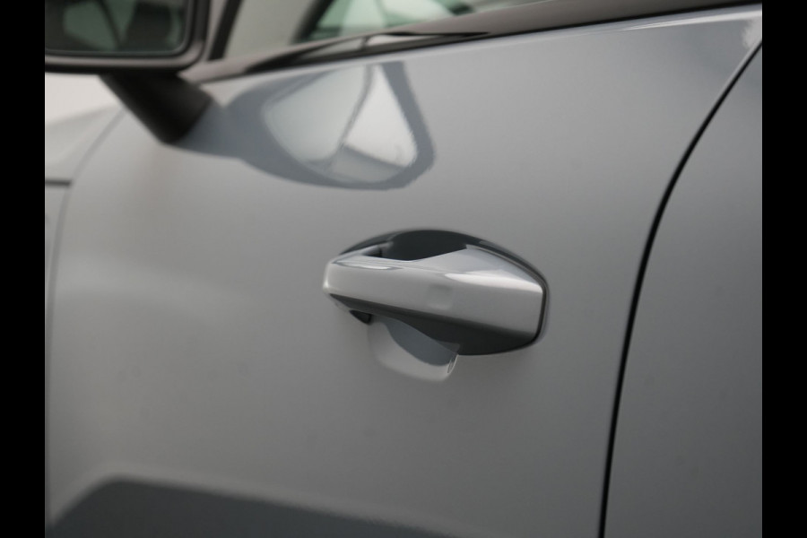Volvo XC40 T5 Recharge R-Design PHEV 262pk Dealer O.H. | Trekhaak Af Fabriek | Camera | Alcantara Sportstoelen & Stuur Verwarmd | Keyless | Blis | Apple Carplay | Navigatie | DAB | Cruise Control | 19"L.M | Plug In Hybrid |