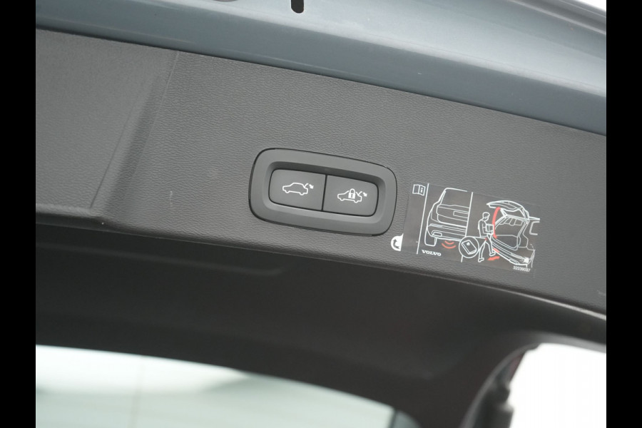Volvo XC40 T5 Recharge R-Design PHEV 262pk Dealer O.H. | Trekhaak Af Fabriek | Camera | Alcantara Sportstoelen & Stuur Verwarmd | Keyless | Blis | Apple Carplay | Navigatie | DAB | Cruise Control | 19"L.M | Plug In Hybrid |