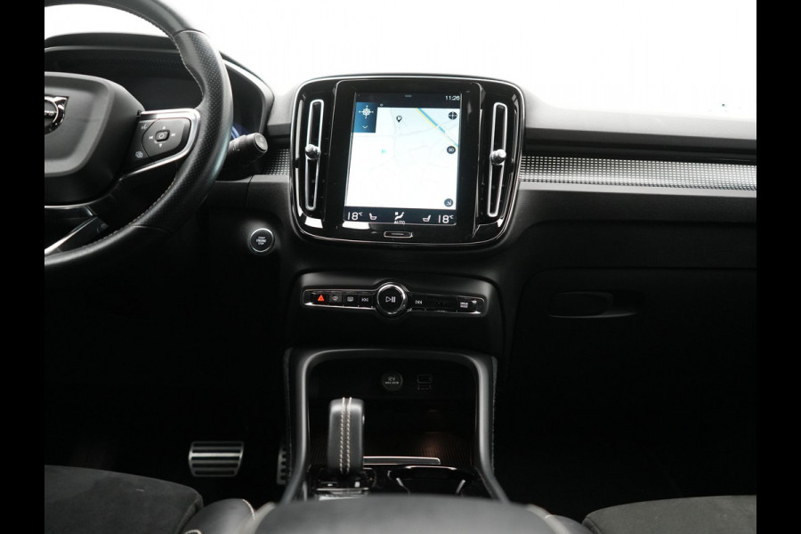 Volvo XC40 T5 Recharge R-Design PHEV 262pk Dealer O.H. | Trekhaak Af Fabriek | Camera | Alcantara Sportstoelen & Stuur Verwarmd | Keyless | Blis | Apple Carplay | Navigatie | DAB | Cruise Control | 19"L.M | Plug In Hybrid |