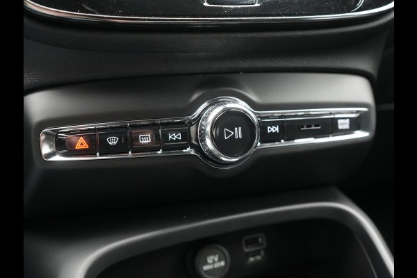 Volvo XC40 T5 Recharge R-Design PHEV 262pk Dealer O.H. | Trekhaak Af Fabriek | Camera | Alcantara Sportstoelen & Stuur Verwarmd | Keyless | Blis | Apple Carplay | Navigatie | DAB | Cruise Control | 19"L.M | Plug In Hybrid |