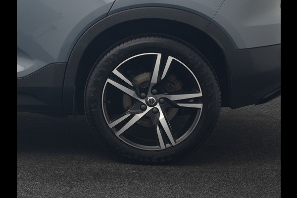 Volvo XC40 T5 Recharge R-Design PHEV 262pk Dealer O.H. | Trekhaak Af Fabriek | Camera | Alcantara Sportstoelen & Stuur Verwarmd | Keyless | Blis | Apple Carplay | Navigatie | DAB | Cruise Control | 19"L.M | Plug In Hybrid |