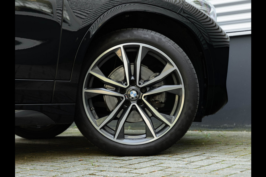 BMW X2 sDrive18i M-Sport - Stoelverwarming - LED - 19 inch