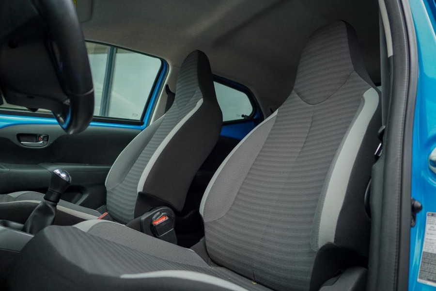 Toyota Aygo 1.0 VVT-i x-first / Carplay / Trekhaak Afn / Dealeronderhouden / 5 Drs