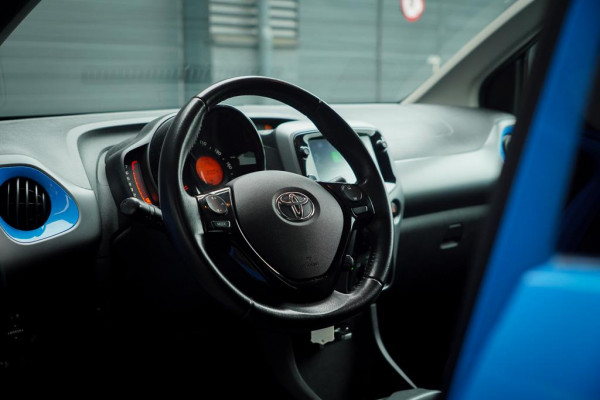 Toyota Aygo 1.0 VVT-i x-first / Carplay / Trekhaak Afn / Dealeronderhouden / 5 Drs