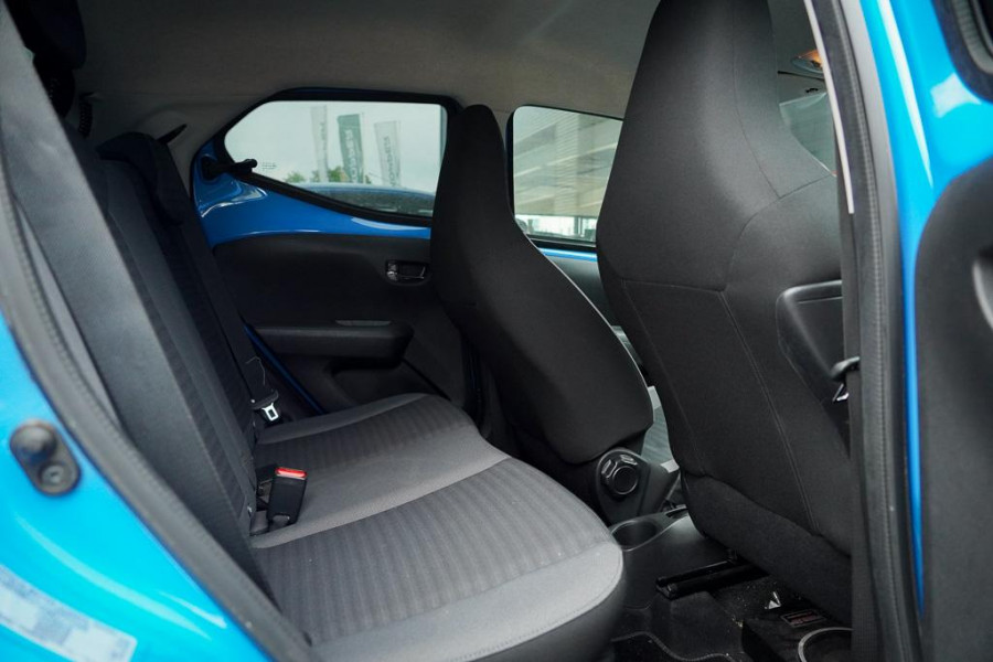 Toyota Aygo 1.0 VVT-i x-first / Carplay / Trekhaak Afn / Dealeronderhouden / 5 Drs