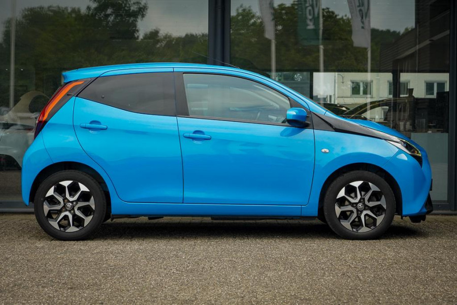 Toyota Aygo 1.0 VVT-i x-first / Carplay / Trekhaak Afn / Dealeronderhouden / 5 Drs