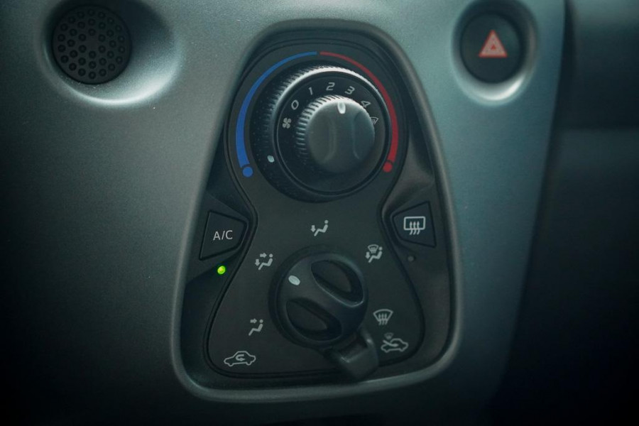 Toyota Aygo 1.0 VVT-i x-first / Carplay / Trekhaak Afn / Dealeronderhouden / 5 Drs