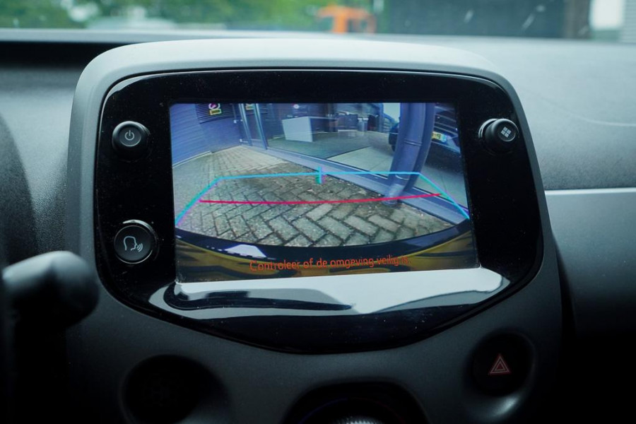 Toyota Aygo 1.0 VVT-i x-first / Carplay / Trekhaak Afn / Dealeronderhouden / 5 Drs