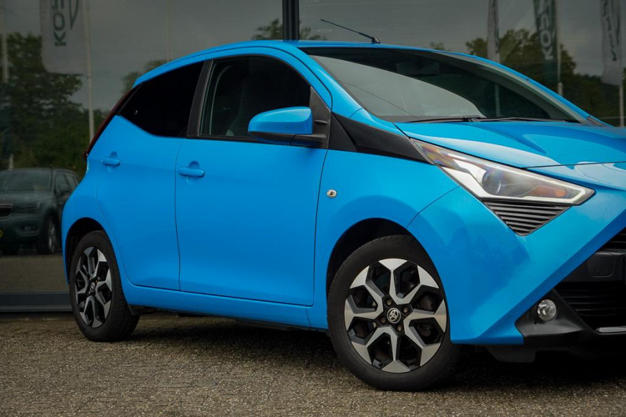 Toyota Aygo 1.0 VVT-i x-first / Carplay / Trekhaak Afn / Dealeronderhouden / 5 Drs