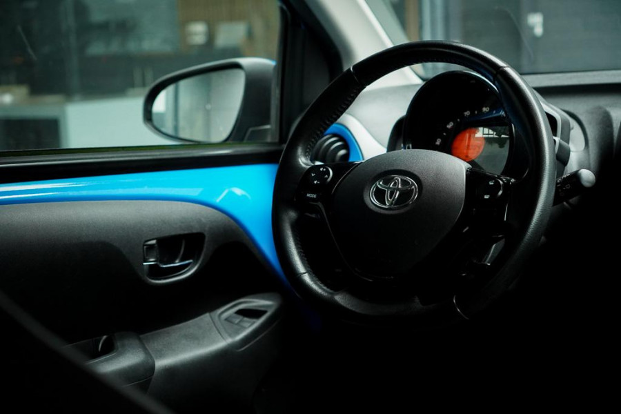 Toyota Aygo 1.0 VVT-i x-first / Carplay / Trekhaak Afn / Dealeronderhouden / 5 Drs