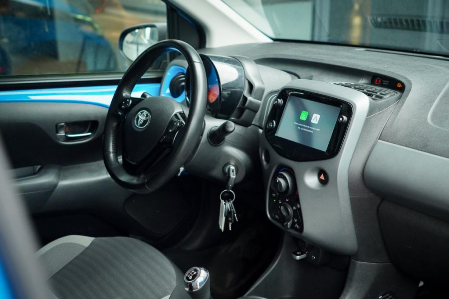 Toyota Aygo 1.0 VVT-i x-first / Carplay / Trekhaak Afn / Dealeronderhouden / 5 Drs