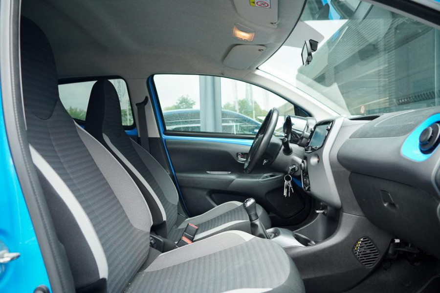 Toyota Aygo 1.0 VVT-i x-first / Carplay / Trekhaak Afn / Dealeronderhouden / 5 Drs