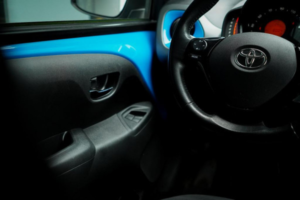 Toyota Aygo 1.0 VVT-i x-first / Carplay / Trekhaak Afn / Dealeronderhouden / 5 Drs