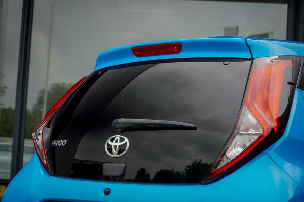 Toyota Aygo 1.0 VVT-i x-first / Carplay / Trekhaak Afn / Dealeronderhouden / 5 Drs