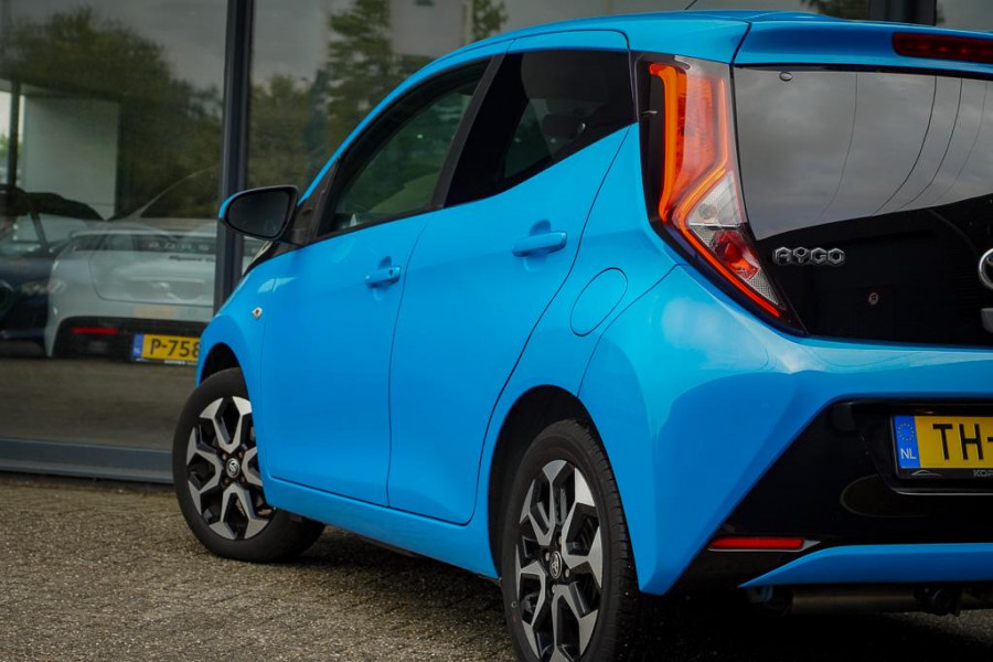 Toyota Aygo 1.0 VVT-i x-first / Carplay / Trekhaak Afn / Dealeronderhouden / 5 Drs