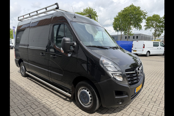 Opel Movano 2.3 Turbo 136pk L2H2 / vaste prijs rijklaar € 20.950 ex btw / lease vanaf € 342 / zwart metallic / airco / cruise / imperial + trap / trekhaak / camera / euro 6