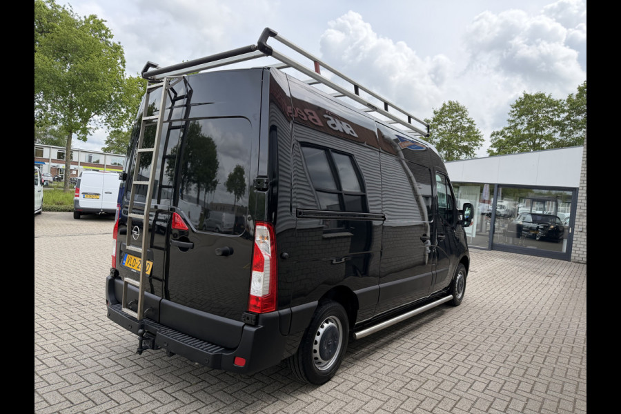 Opel Movano 2.3 Turbo 136pk L2H2 / vaste prijs rijklaar € 20.950 ex btw / lease vanaf € 342 / zwart metallic / airco / cruise / imperial + trap / trekhaak / camera / euro 6