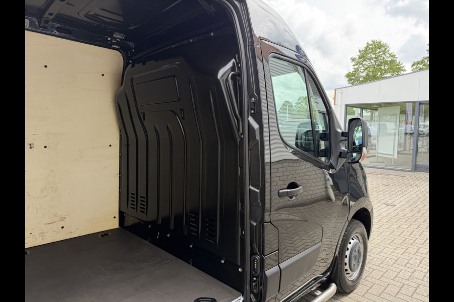Opel Movano 2.3 Turbo 136pk L2H2 / vaste prijs rijklaar € 20.950 ex btw / lease vanaf € 342 / zwart metallic / airco / cruise / imperial + trap / trekhaak / camera / euro 6