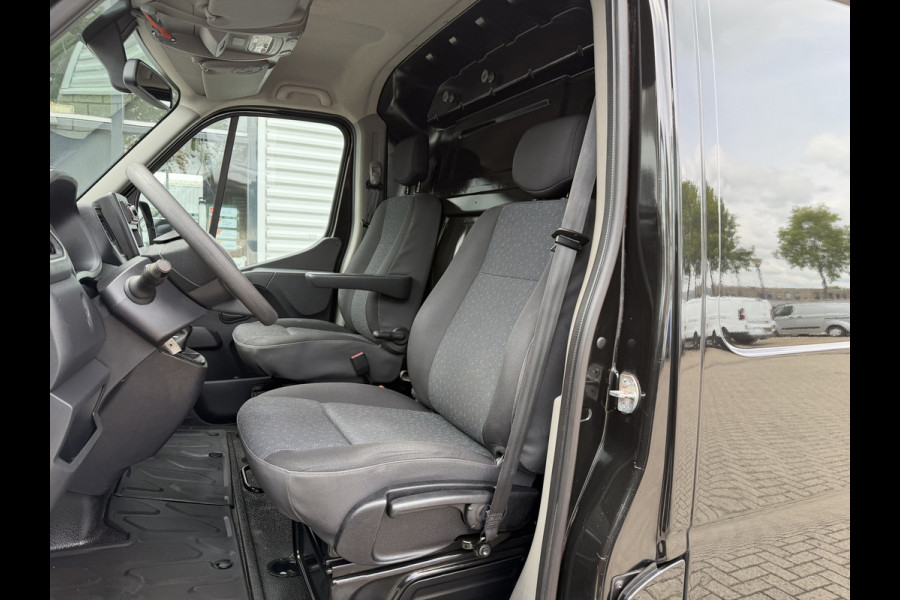 Opel Movano 2.3 Turbo 136pk L2H2 / vaste prijs rijklaar € 20.950 ex btw / lease vanaf € 342 / zwart metallic / airco / cruise / imperial + trap / trekhaak / camera / euro 6