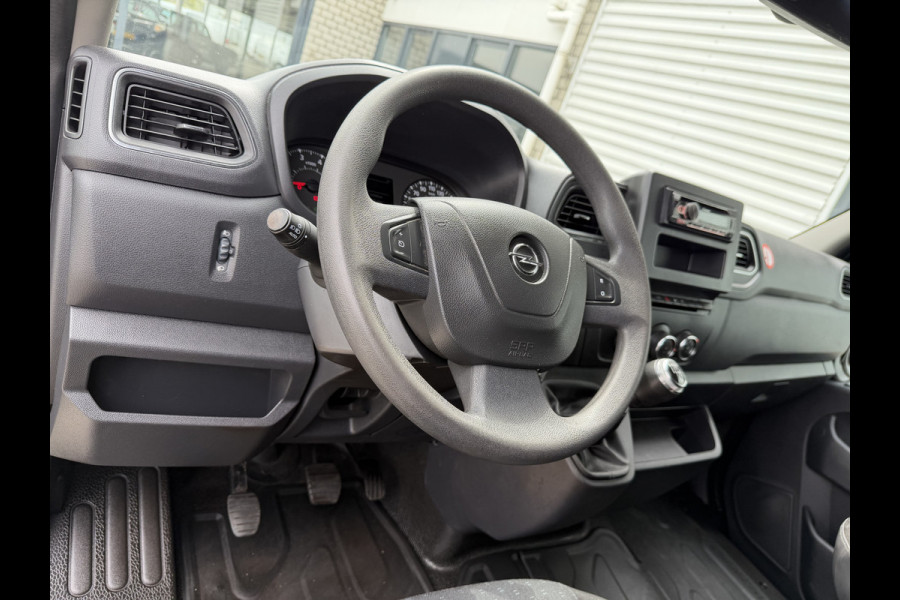 Opel Movano 2.3 Turbo 136pk L2H2 / vaste prijs rijklaar € 20.950 ex btw / lease vanaf € 342 / zwart metallic / airco / cruise / imperial + trap / trekhaak / camera / euro 6