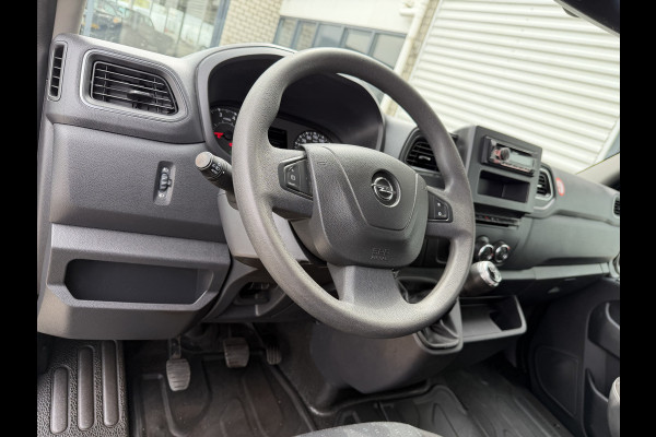 Opel Movano 2.3 Turbo 136pk L2H2 / vaste prijs rijklaar € 20.950 ex btw / lease vanaf € 342 / zwart metallic / airco / cruise / imperial + trap / trekhaak / camera / euro 6