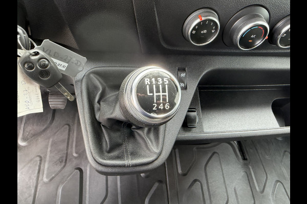 Opel Movano 2.3 Turbo 136pk L2H2 / vaste prijs rijklaar € 20.950 ex btw / lease vanaf € 342 / zwart metallic / airco / cruise / imperial + trap / trekhaak / camera / euro 6