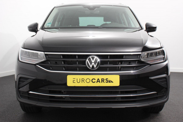 Volkswagen Tiguan 1.5 TSI 150pk Automaat Life Navigatie Apple Carplay/Android Auto Climate Control Digitale Cockpit Adaptive cruise Control Wegklapbare Trekhaak Stoelverwarming