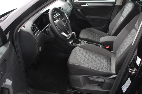 Volkswagen Tiguan 1.5 TSI 150pk Automaat Life Navigatie Apple Carplay/Android Auto Climate Control Digitale Cockpit Adaptive cruise Control Wegklapbare Trekhaak Stoelverwarming