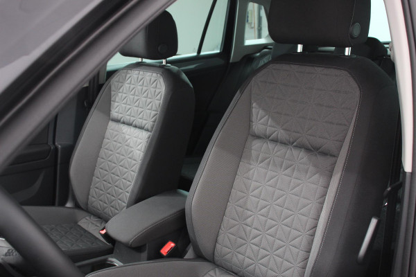 Volkswagen Tiguan 1.5 TSI 150pk Automaat Life Navigatie Apple Carplay/Android Auto Climate Control Digitale Cockpit Adaptive cruise Control Wegklapbare Trekhaak Stoelverwarming