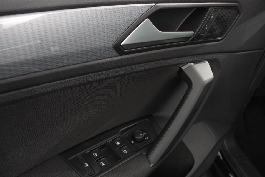 Volkswagen Tiguan 1.5 TSI 150pk Automaat Life Navigatie Apple Carplay/Android Auto Climate Control Digitale Cockpit Adaptive cruise Control Wegklapbare Trekhaak Stoelverwarming