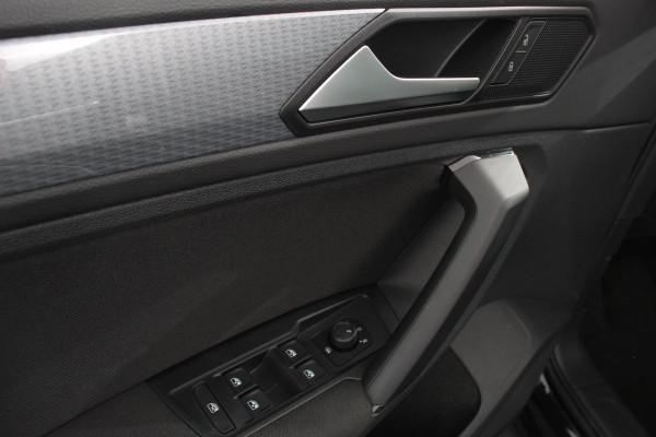 Volkswagen Tiguan 1.5 TSI 150pk Automaat Life Navigatie Apple Carplay/Android Auto Climate Control Digitale Cockpit Adaptive cruise Control Wegklapbare Trekhaak Stoelverwarming