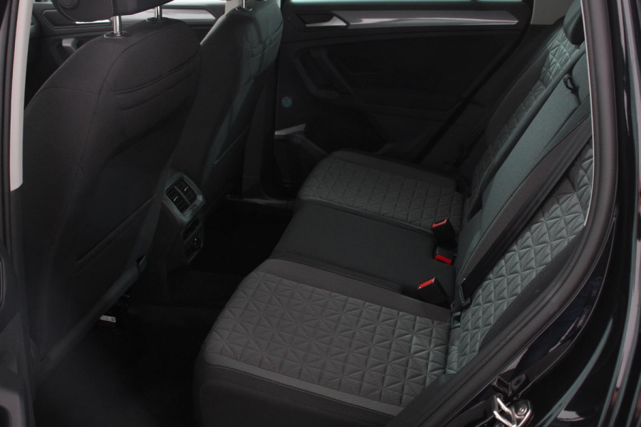 Volkswagen Tiguan 1.5 TSI 150pk Automaat Life Navigatie Apple Carplay/Android Auto Climate Control Digitale Cockpit Adaptive cruise Control Wegklapbare Trekhaak Stoelverwarming