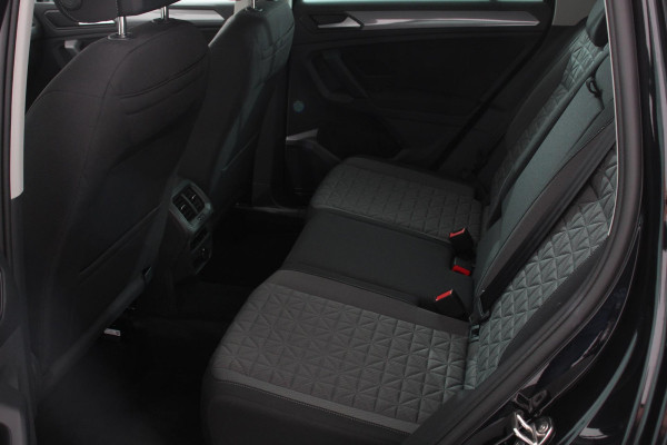 Volkswagen Tiguan 1.5 TSI 150pk Automaat Life Navigatie Apple Carplay/Android Auto Climate Control Digitale Cockpit Adaptive cruise Control Wegklapbare Trekhaak Stoelverwarming