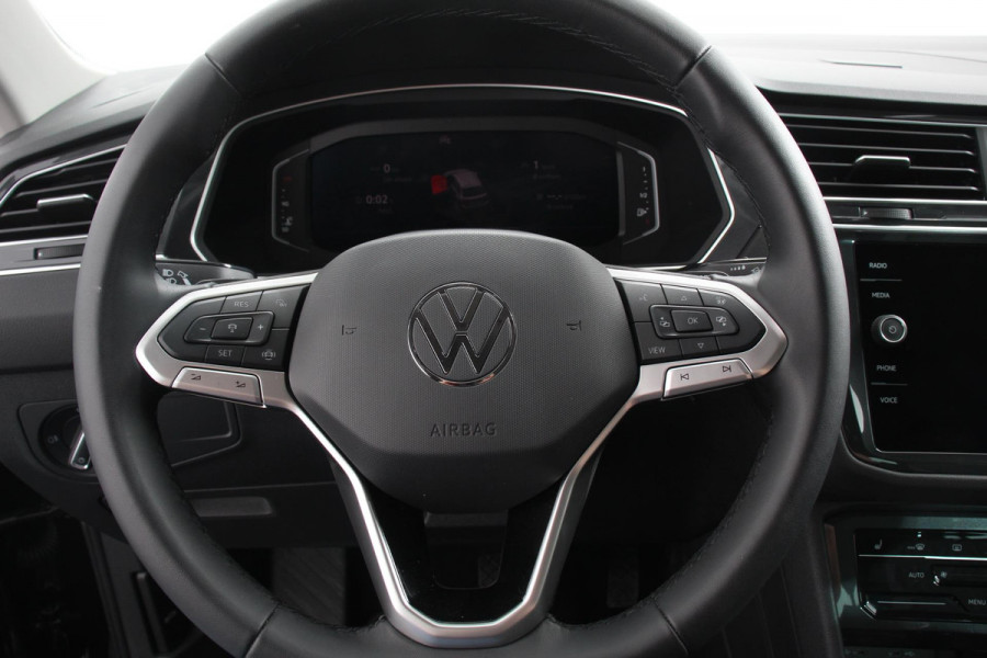 Volkswagen Tiguan 1.5 TSI 150pk Automaat Life Navigatie Apple Carplay/Android Auto Climate Control Digitale Cockpit Adaptive cruise Control Wegklapbare Trekhaak Stoelverwarming