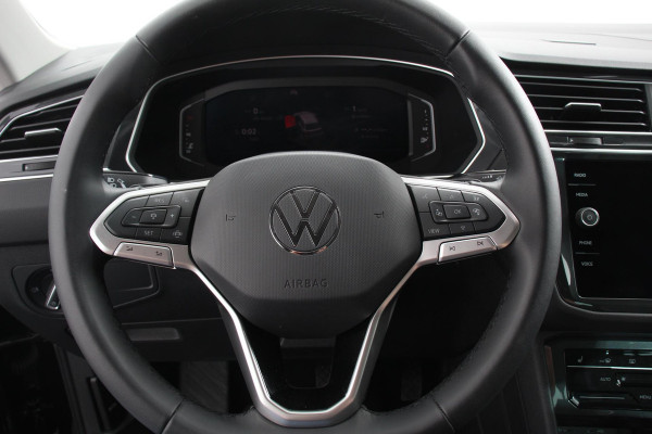 Volkswagen Tiguan 1.5 TSI 150pk Automaat Life Navigatie Apple Carplay/Android Auto Climate Control Digitale Cockpit Adaptive cruise Control Wegklapbare Trekhaak Stoelverwarming