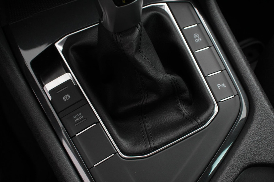 Volkswagen Tiguan 1.5 TSI 150pk Automaat Life Navigatie Apple Carplay/Android Auto Climate Control Digitale Cockpit Adaptive cruise Control Wegklapbare Trekhaak Stoelverwarming