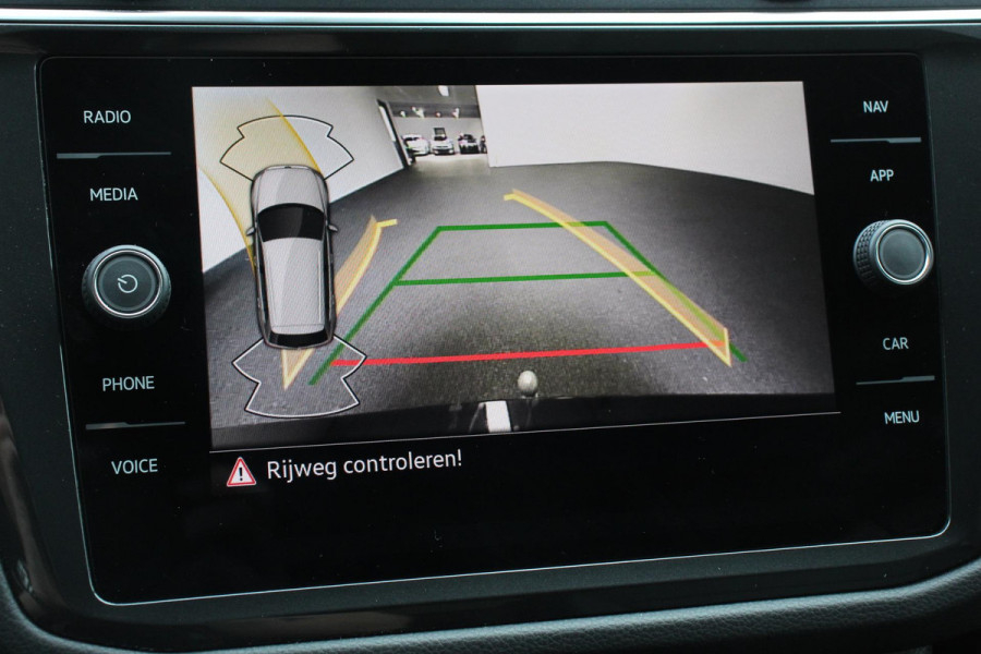 Volkswagen Tiguan 1.5 TSI 150pk Automaat Life Navigatie Apple Carplay/Android Auto Climate Control Digitale Cockpit Adaptive cruise Control Wegklapbare Trekhaak Stoelverwarming